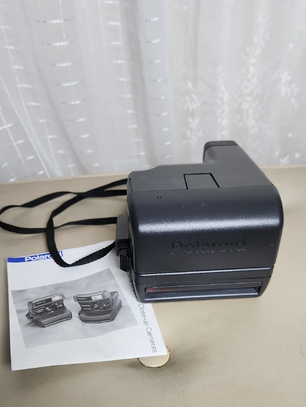 Polaroid OneStep Autofocus 600 instant film camera W/ instruction Manual
